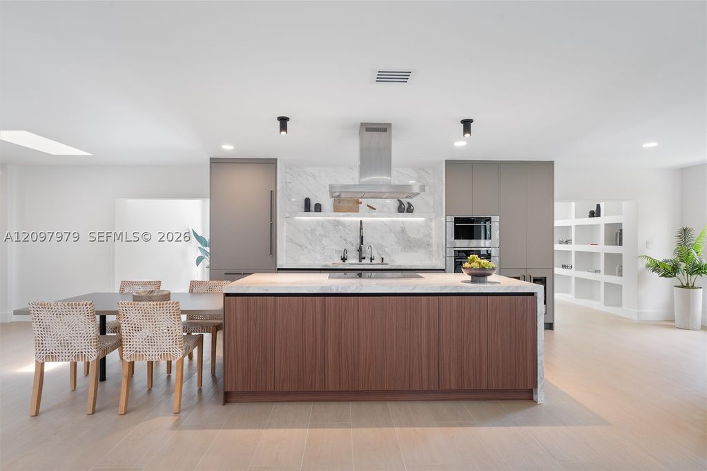 Luxury House for sale in Miami Coral Gables, 3 028 320 €, Photo 1