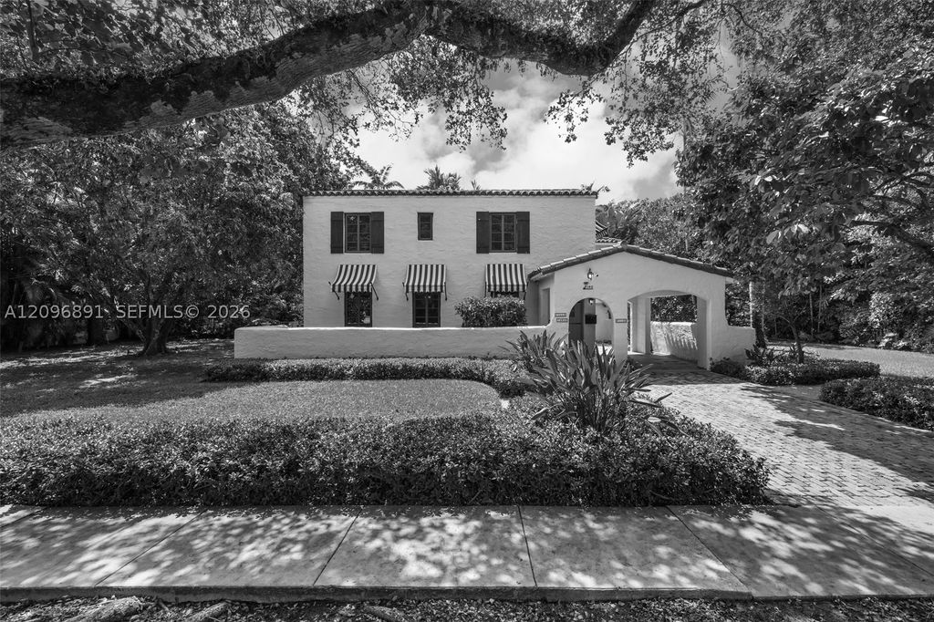 Luxury House for sale in Miami Coral Gables, 3 686 650 €, Photo 1