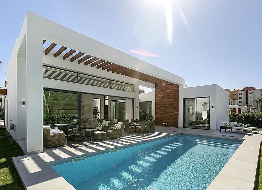 Maison de luxe à vendre à Estepona, 1 600 000 €, Photo 1