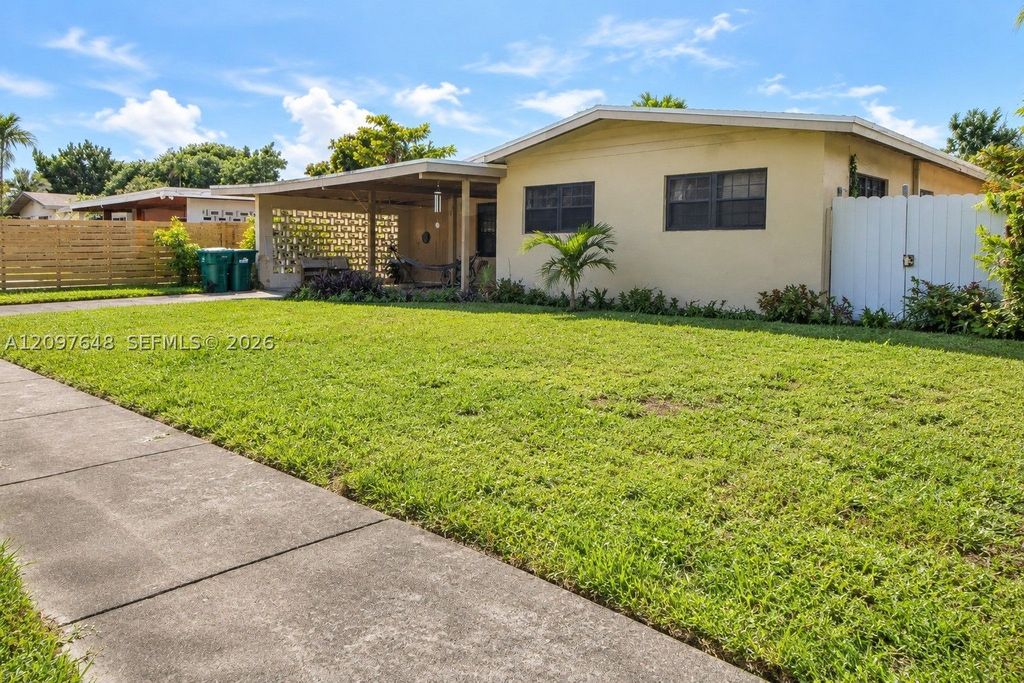 Maison de luxe à vendre à Miami, 648 307 €, Photo 1