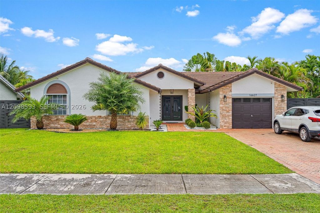 Maison de luxe à vendre à Miami, 644 749 €, Photo 1