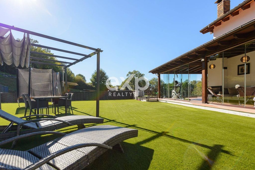 Luxury House for sale in Siero, 630 000 €, Photo 1