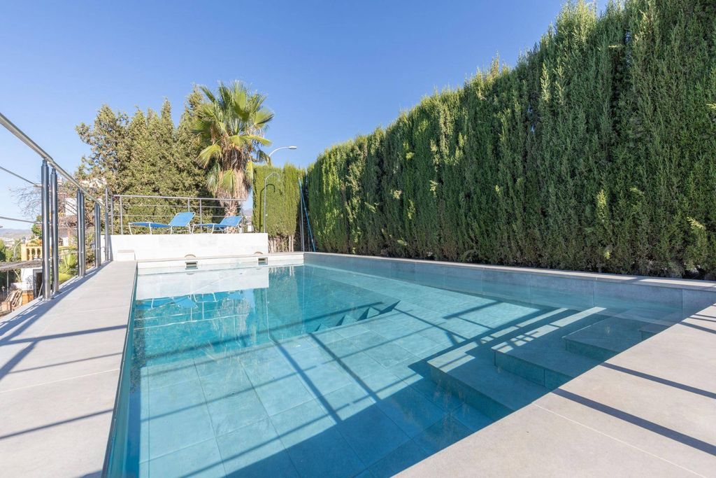 Maison de luxe à vendre à Zubia, 499 000 €, Photo 1