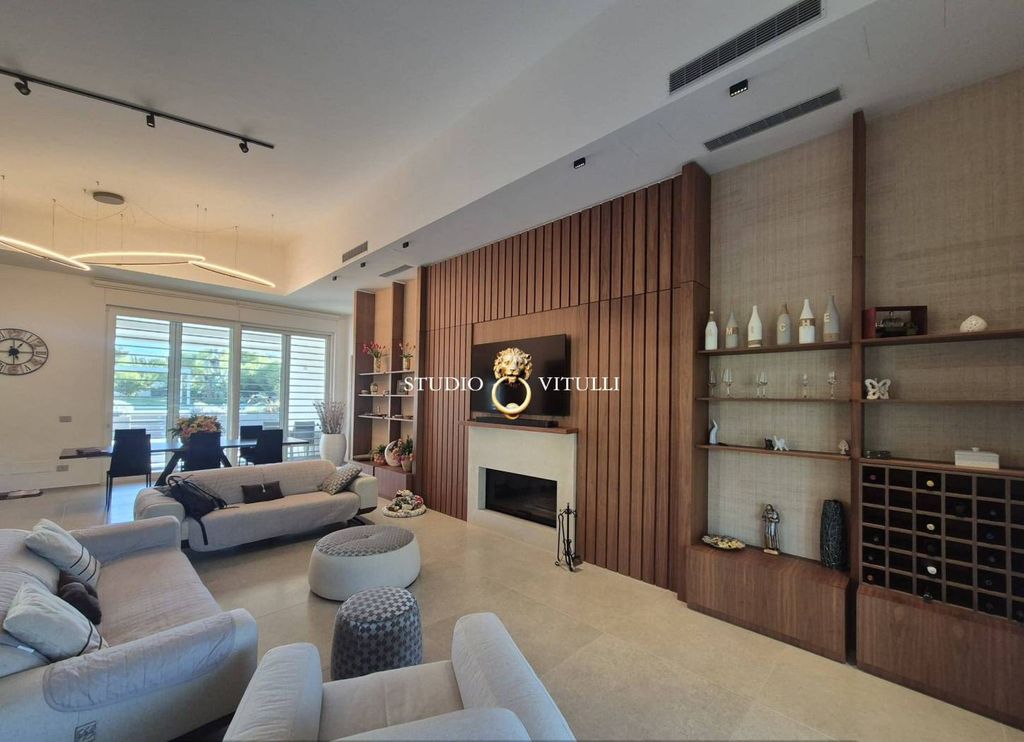 Luxury House for sale in Bari, 1 800 000 €, Photo 3