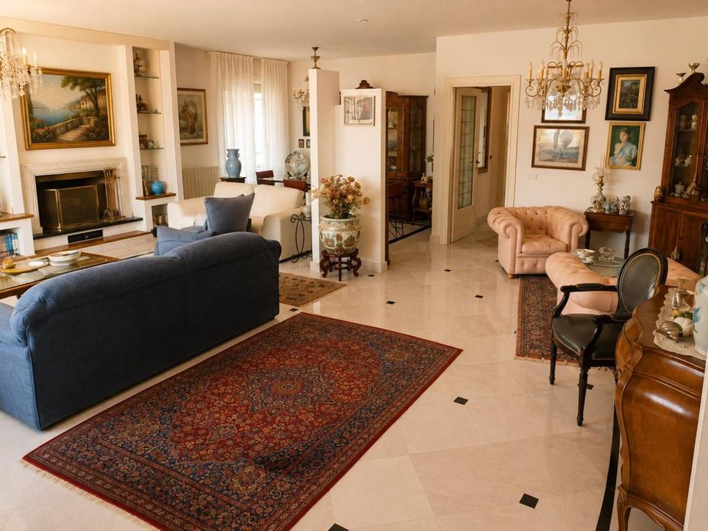 Appartement de luxe à vendre à Carrara, 620 000 €, Photo 2