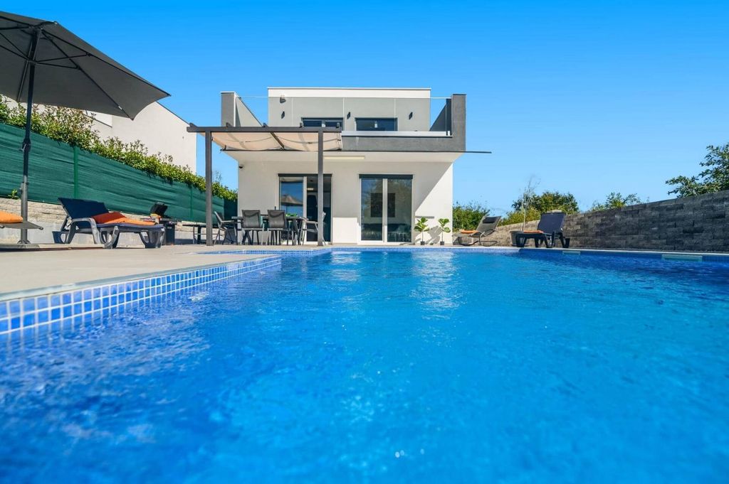 Luxury House for sale in Svetvincenat, 613 000 €, Photo 3