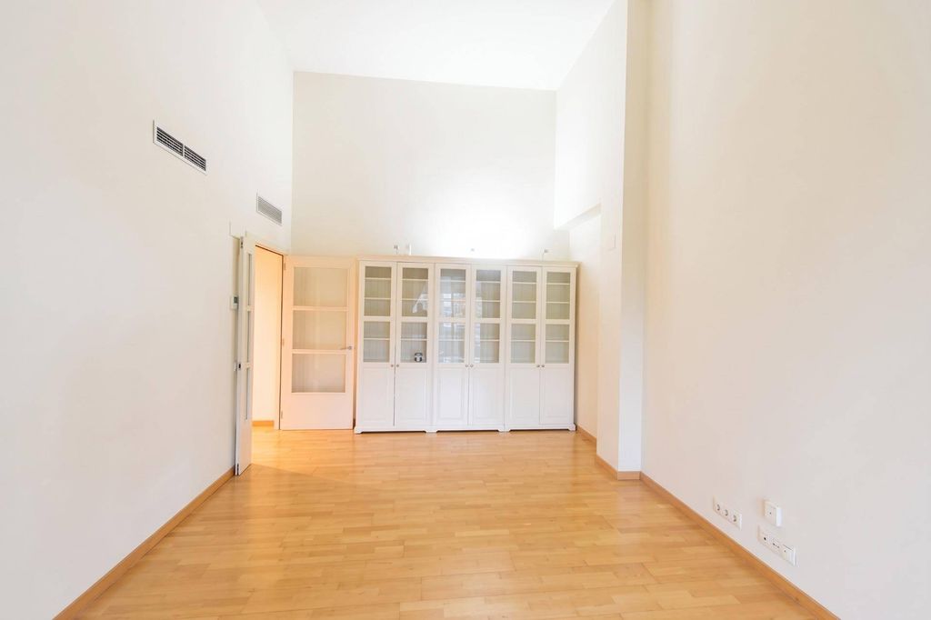 Luxury Apartment for sale in Barcelona, 950 000 €, Photo 4