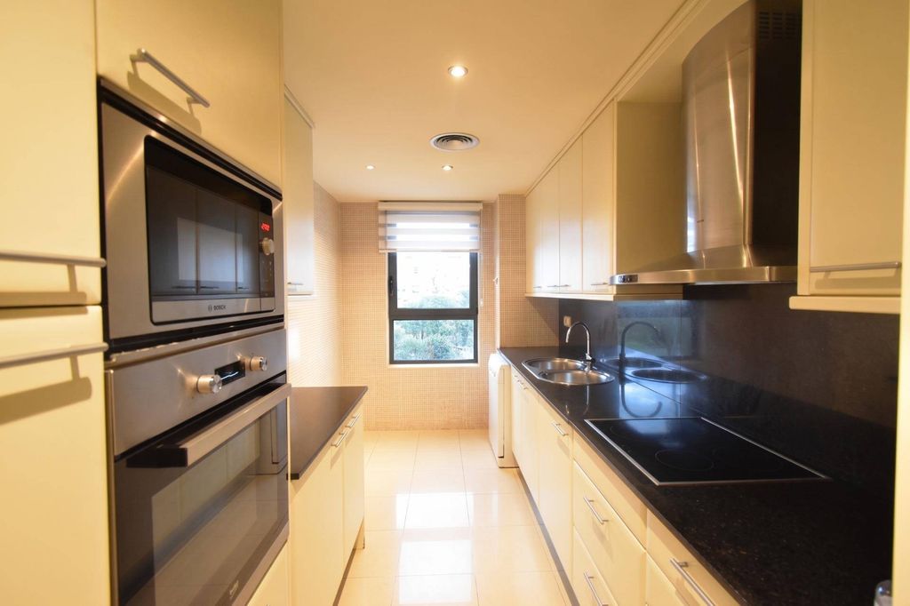 Luxury Apartment for sale in Barcelona, 950 000 €, Photo 6