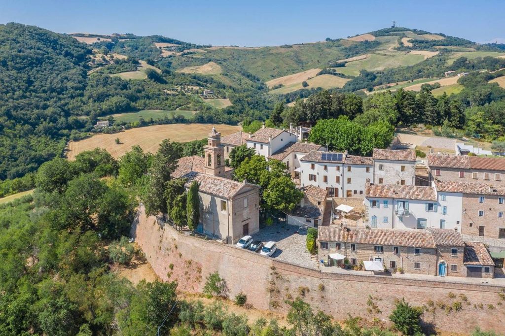 Maison de luxe à vendre à Montemaggiore Al Metauro, 680 000 €, Photo 1