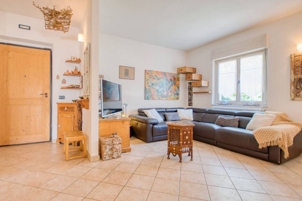 Luxury House for sale in Trento, 885 000 €, Photo 3