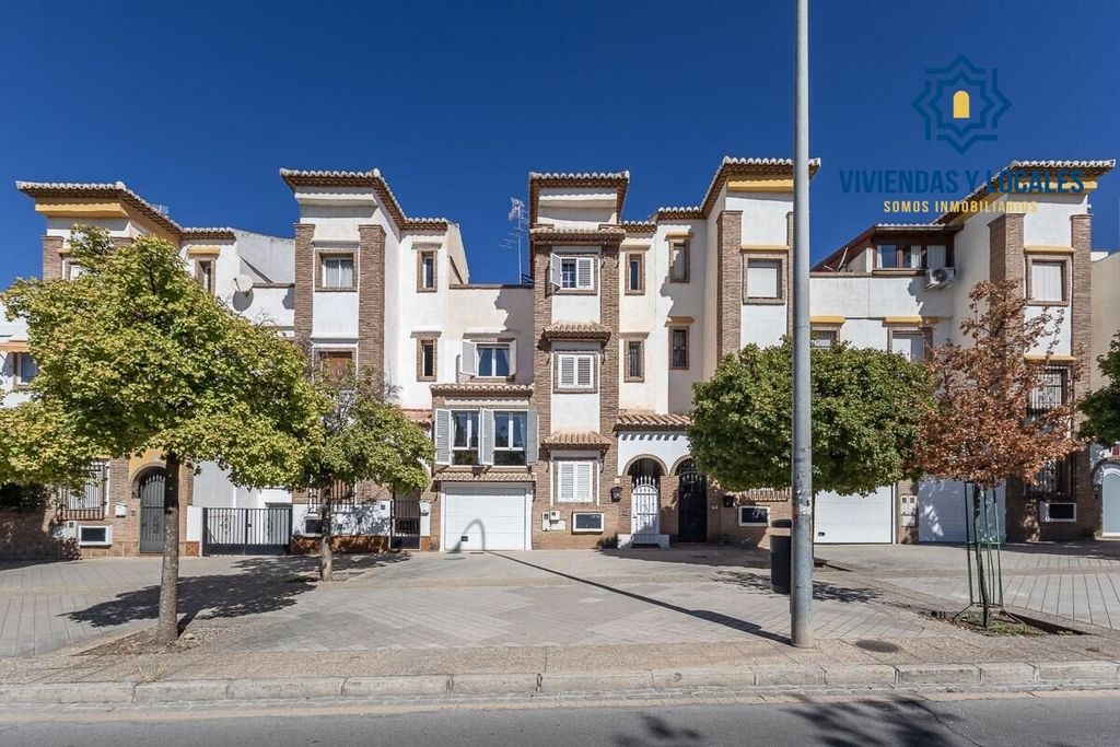 Luxury House for sale in Granada, 439 000 €, Photo 1