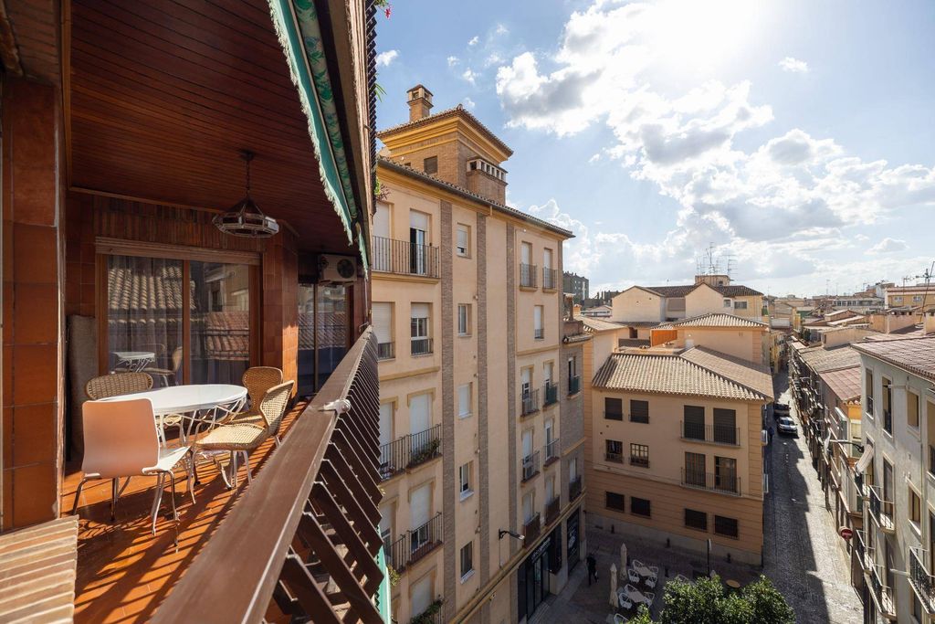 Luxury Apartment for sale in Granada, 490 000 €, Photo 1