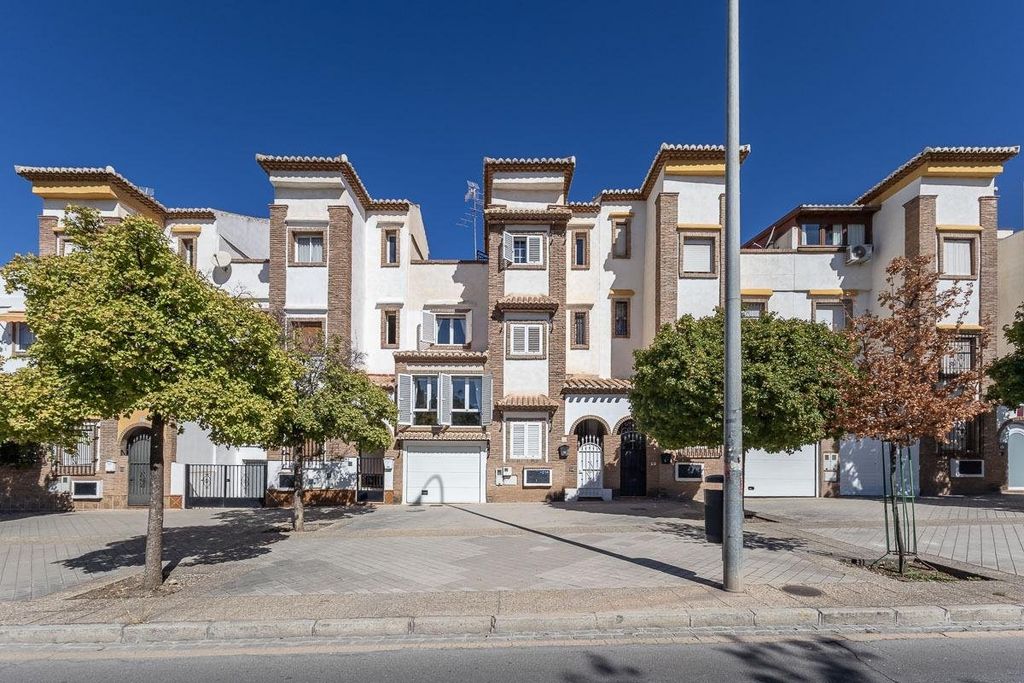 Luxury House for sale in Granada, 439 000 €, Photo 1
