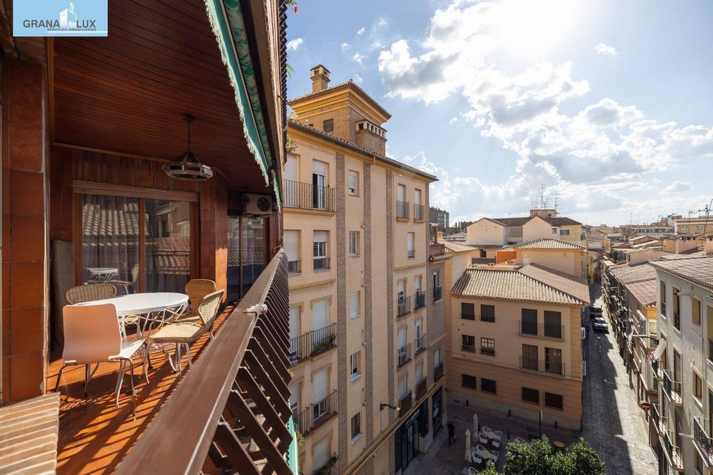 Luxury Apartment for sale in Granada, 490 000 €, Photo 1