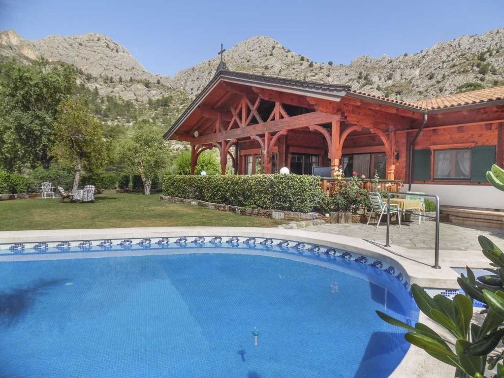 Luxury House for sale in Finestrat, 950 000 €, Photo 1