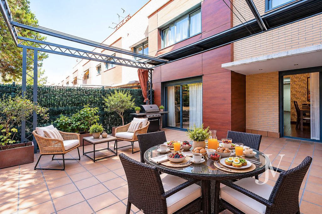 Luxury House for sale in Madrid, 1 300 000 €, Photo 2