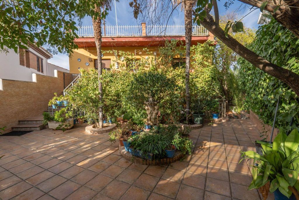 Maison de luxe à vendre à Zubia, 564 000 €, Photo 2
