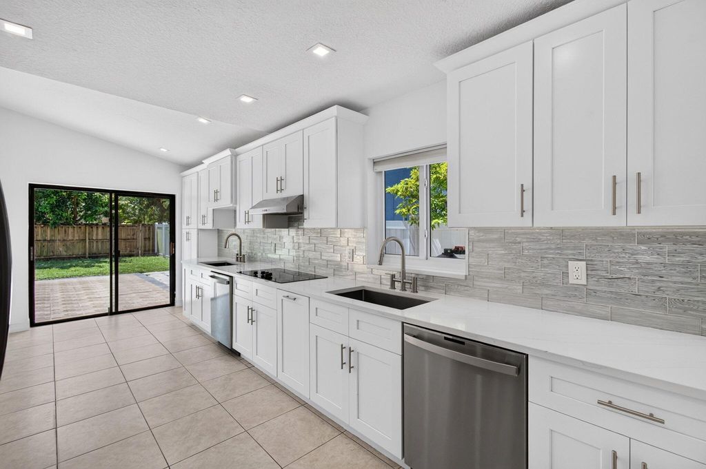 Luxury House for sale in Boca Raton, 923 062 €, Photo 1