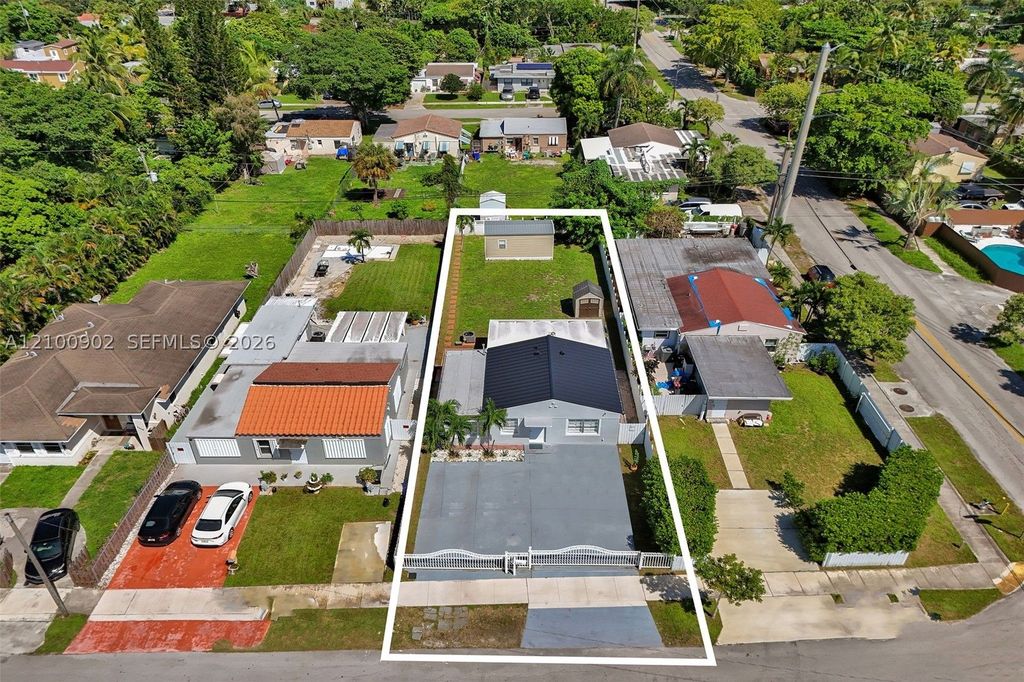 Luxury House for sale in Hollywood, 409 358 €, Photo 1