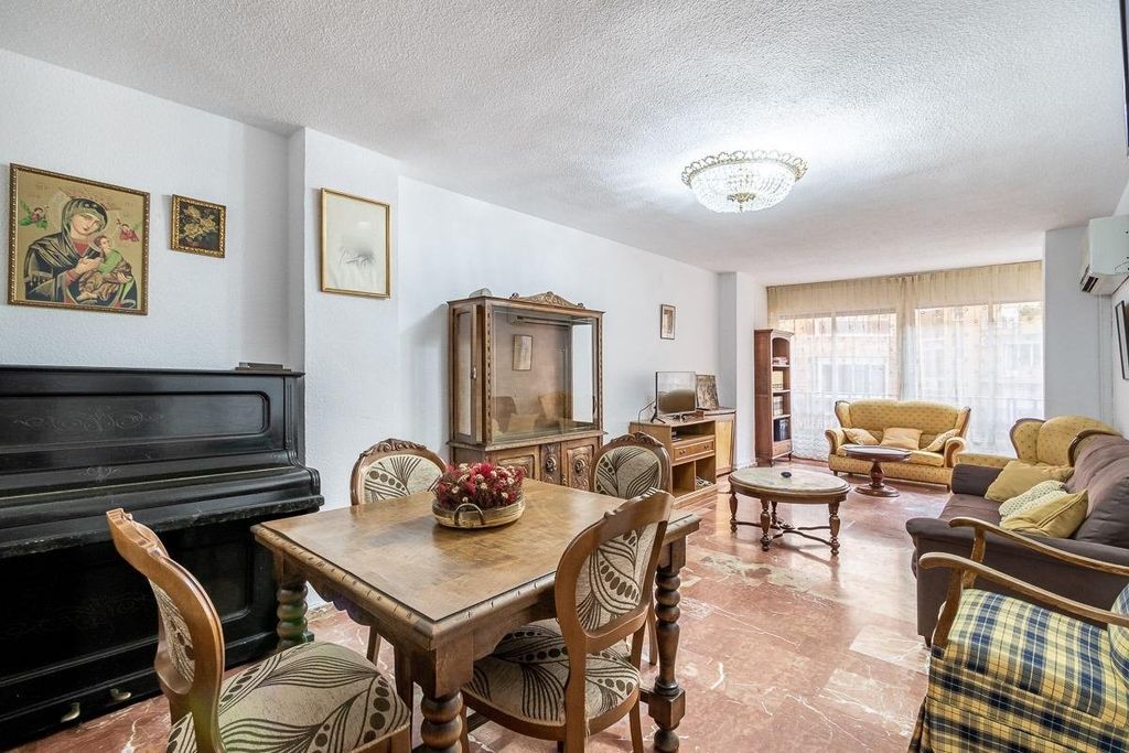 Luxury Apartment for sale in Granada, 440 000 €, Photo 1