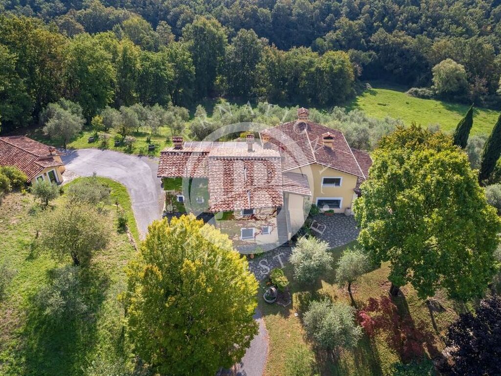 Luxury House for sale in Fivizzano, 1 375 000 €, Photo 1