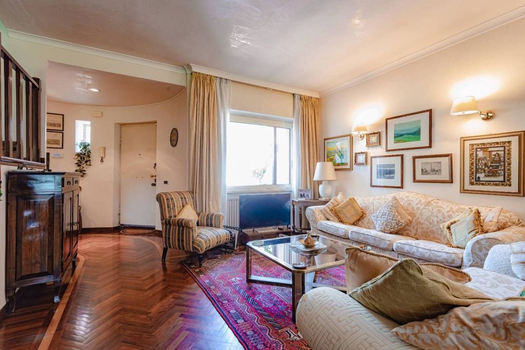 Luxury House for sale in Rome, 810 000 €, Photo 4
