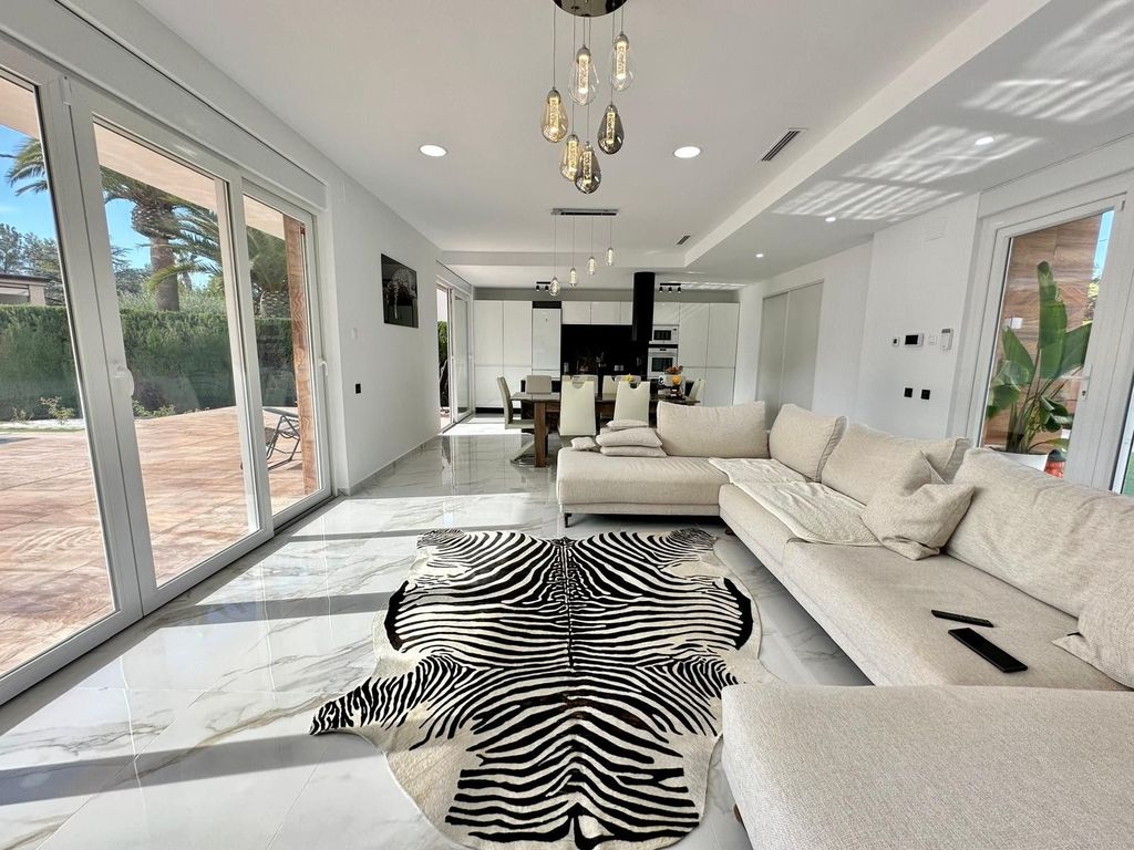 Maison de luxe à vendre à Petrel, 849 995 €, Photo 1