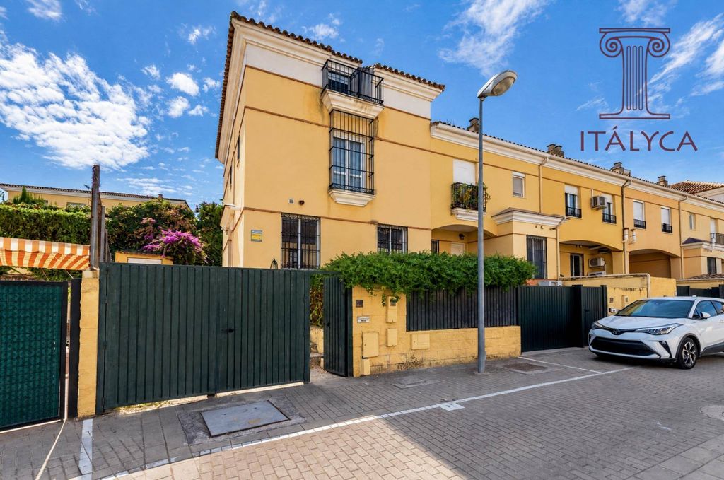 Luxury House for sale in San Juan de Aznalfarache, 428 000 €, Photo 1