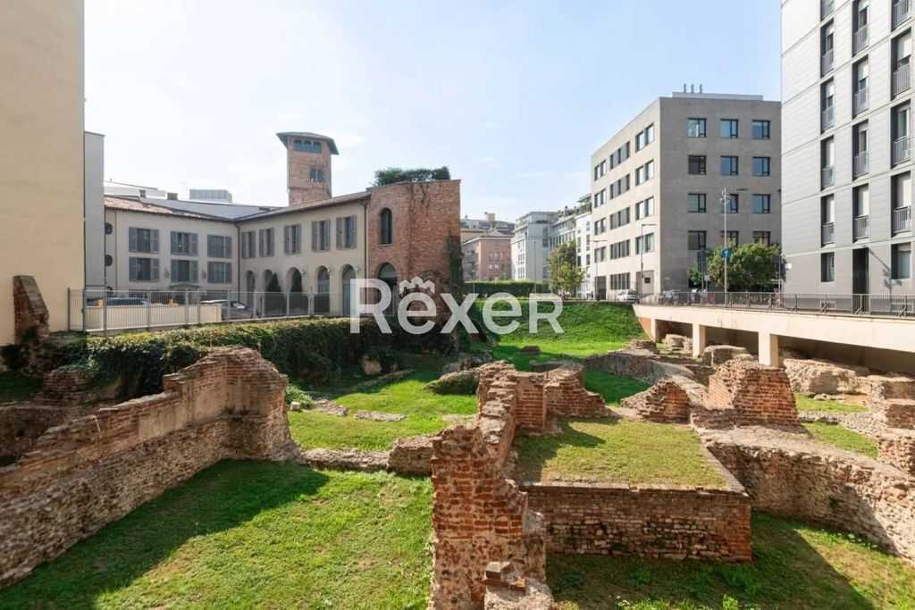 Luxury Apartment for sale in Milan, 1 100 000 €, Photo 1