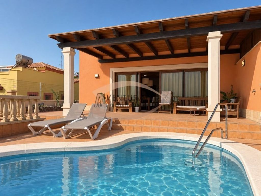 Luxury House for sale in Antigua, 450 000 €, Photo 1