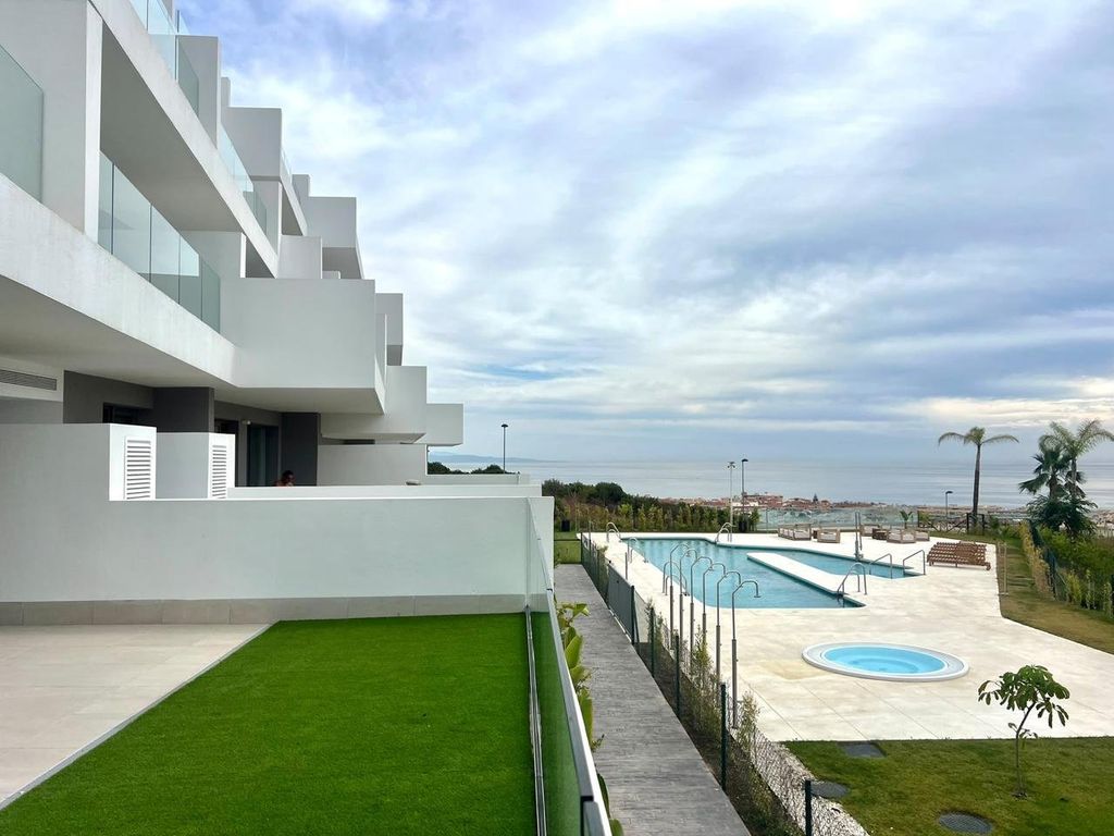 Luxury Apartment for sale in Manilva, 495 000 €, Photo 1