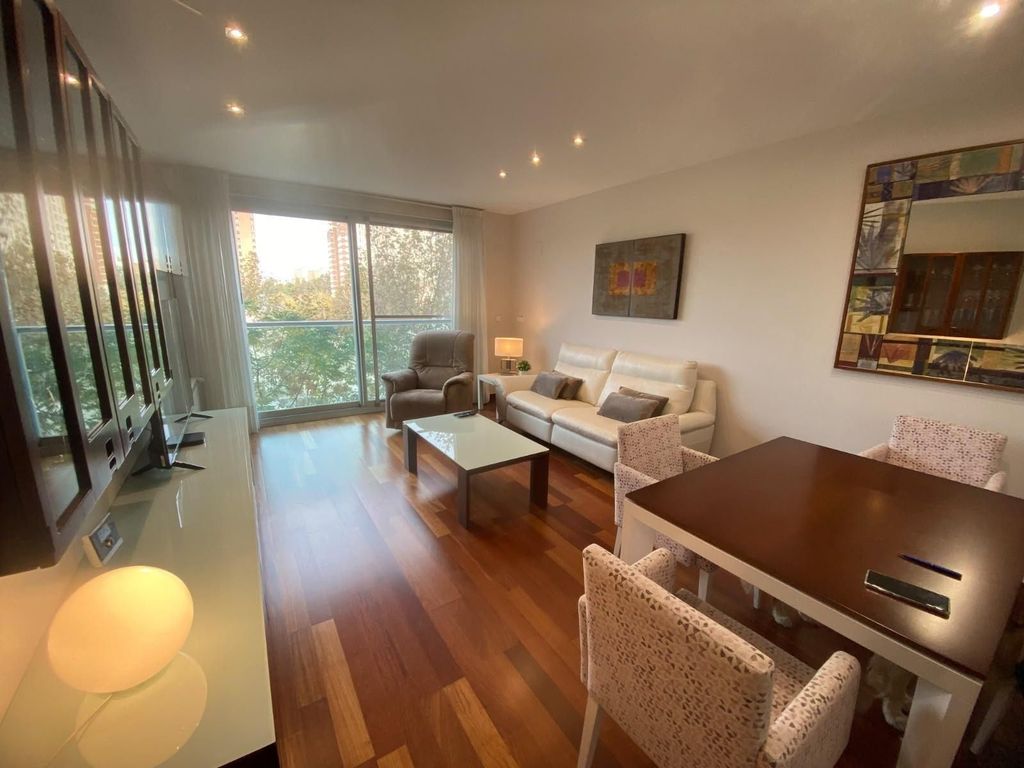 Luxury Apartment for sale in Valencia, 598 000 €, Photo 1