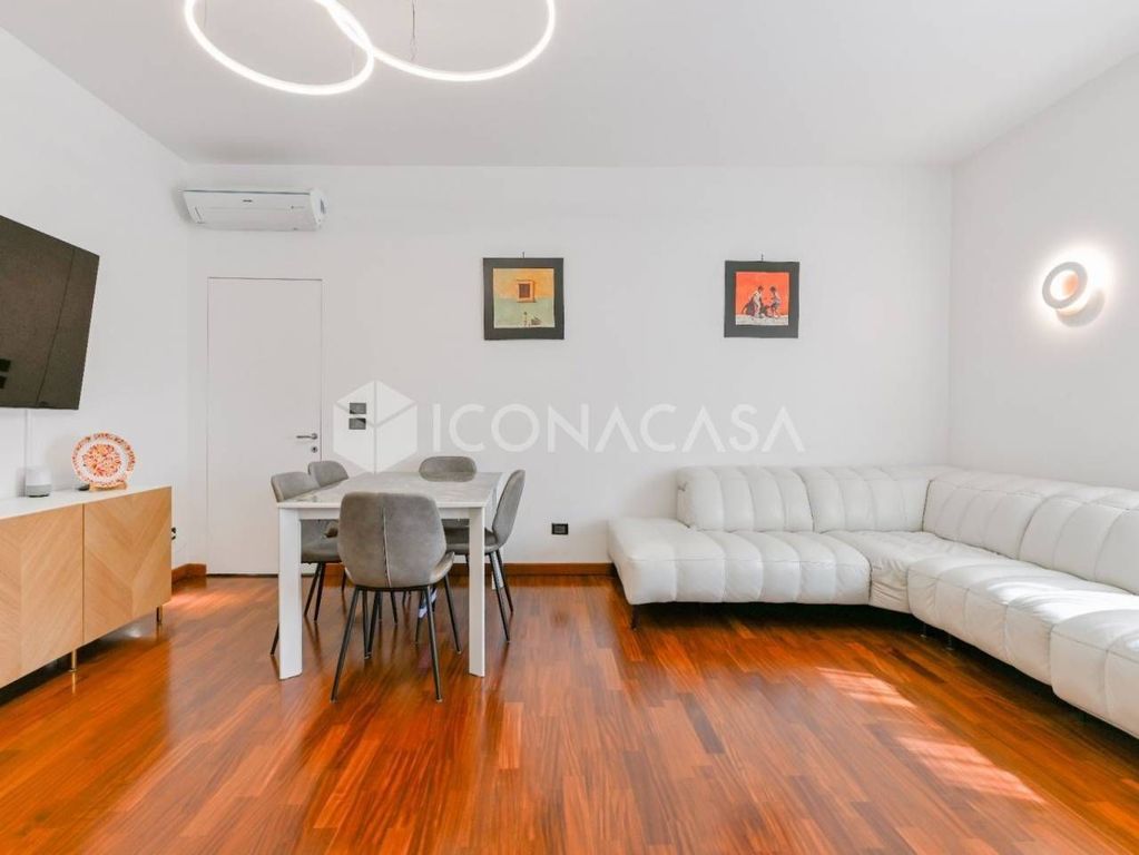 Luxury Apartment for sale in Milan, 680 000 €, Photo 1