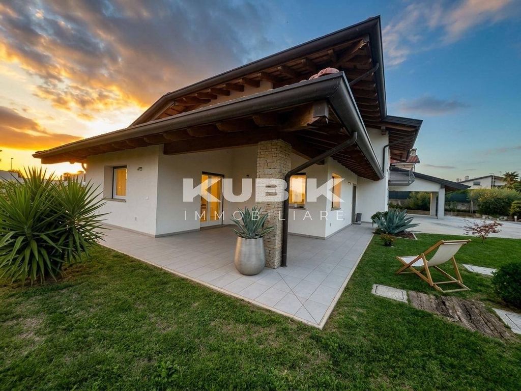 Maison de luxe à vendre à Fagagna, 575 000 €, Photo 1