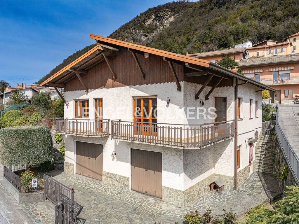 Luxury House for sale in Cernobbio, 900 000 €, Photo 1