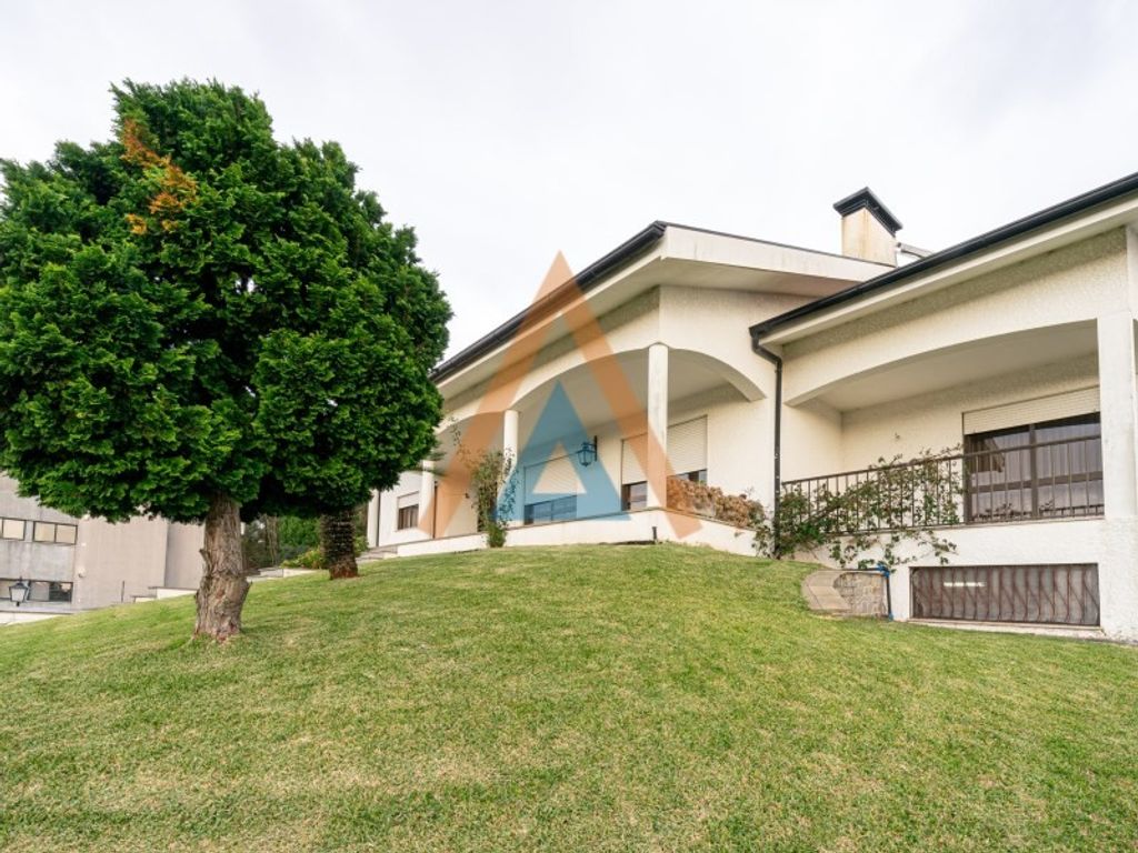 Maison de luxe à vendre à Santa Maria Da Feira, 490 000 €, Photo 1
