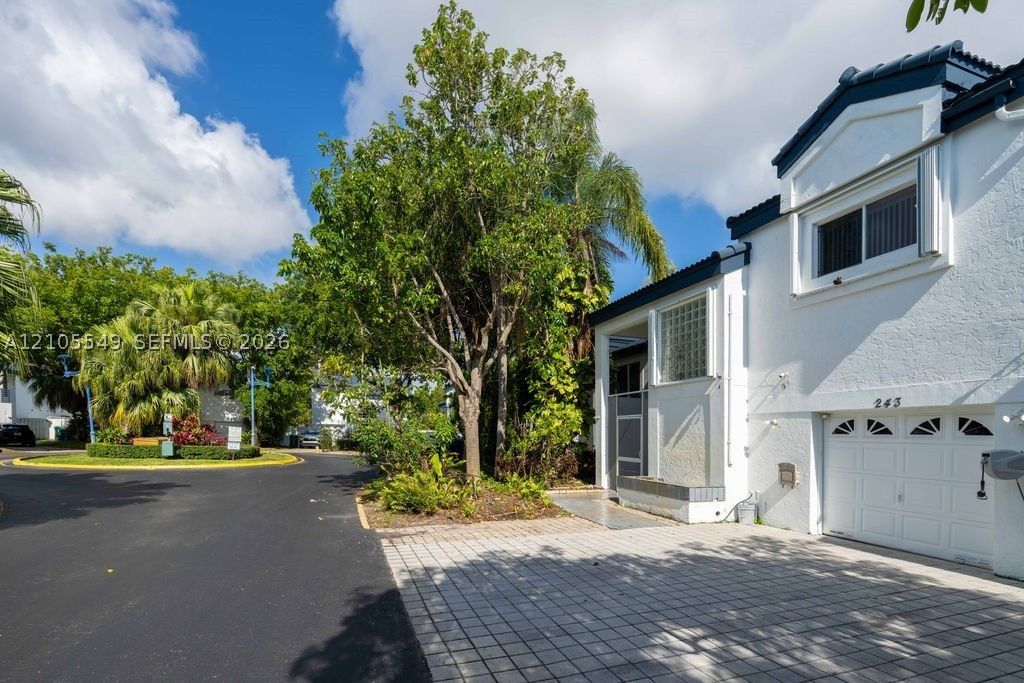 Luxury House for sale in Miami, 410 160 €, Photo 1