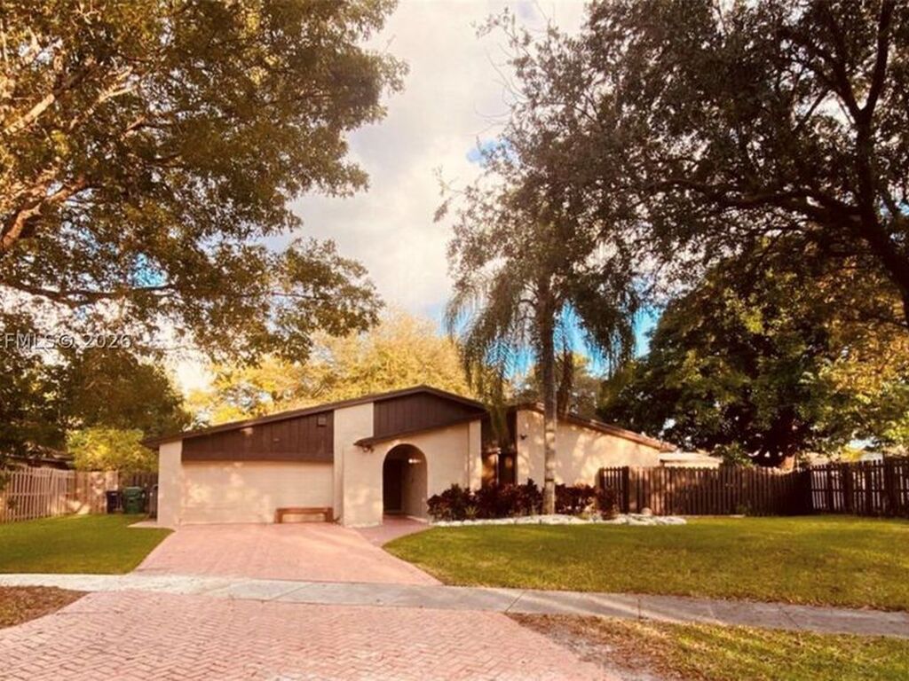 Maison de luxe à vendre à Miami, 762 528 €, Photo 1