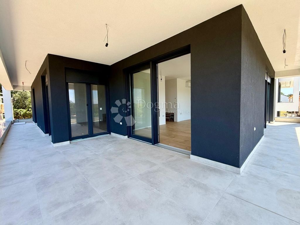 Luxury Apartment for sale in Medulin, 488 085 €, Photo 1