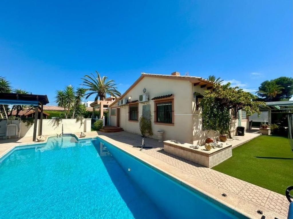 Luxury House for sale in Cabo Roig, 698 000 €, Photo 1