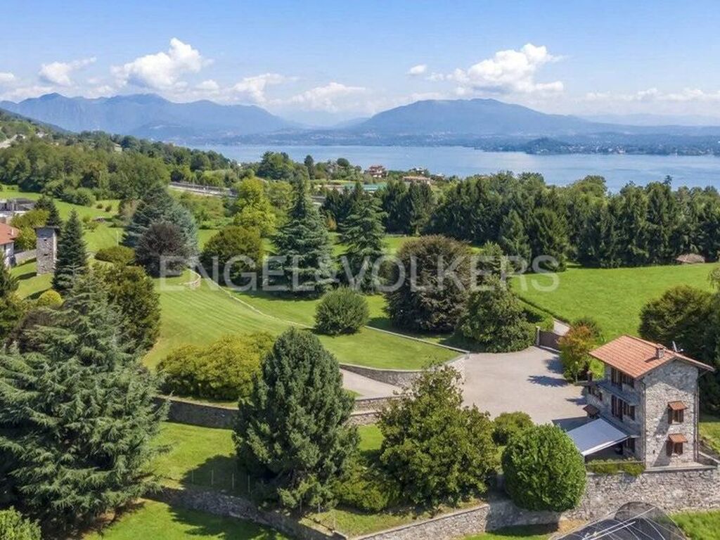 Luxury House for sale in Nebbiuno, 1 200 000 €, Photo 1