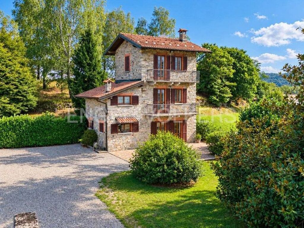 Luxury House for sale in Nebbiuno, 1 200 000 €, Photo 2