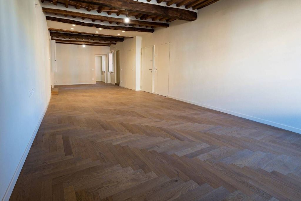 Appartement de luxe à vendre à Lucca, 650 000 €, Photo 4