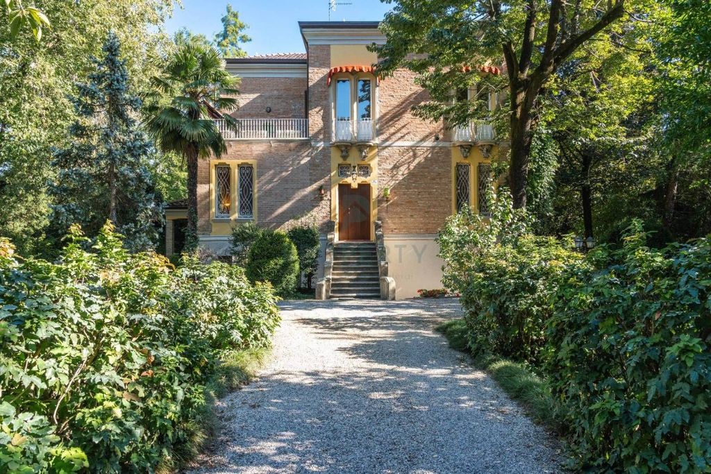 Maison de luxe à vendre à Correggio, 1 050 000 €, Photo 1