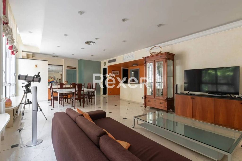 Luxury Apartment for sale in Milan, 2 918 000 €, Photo 2