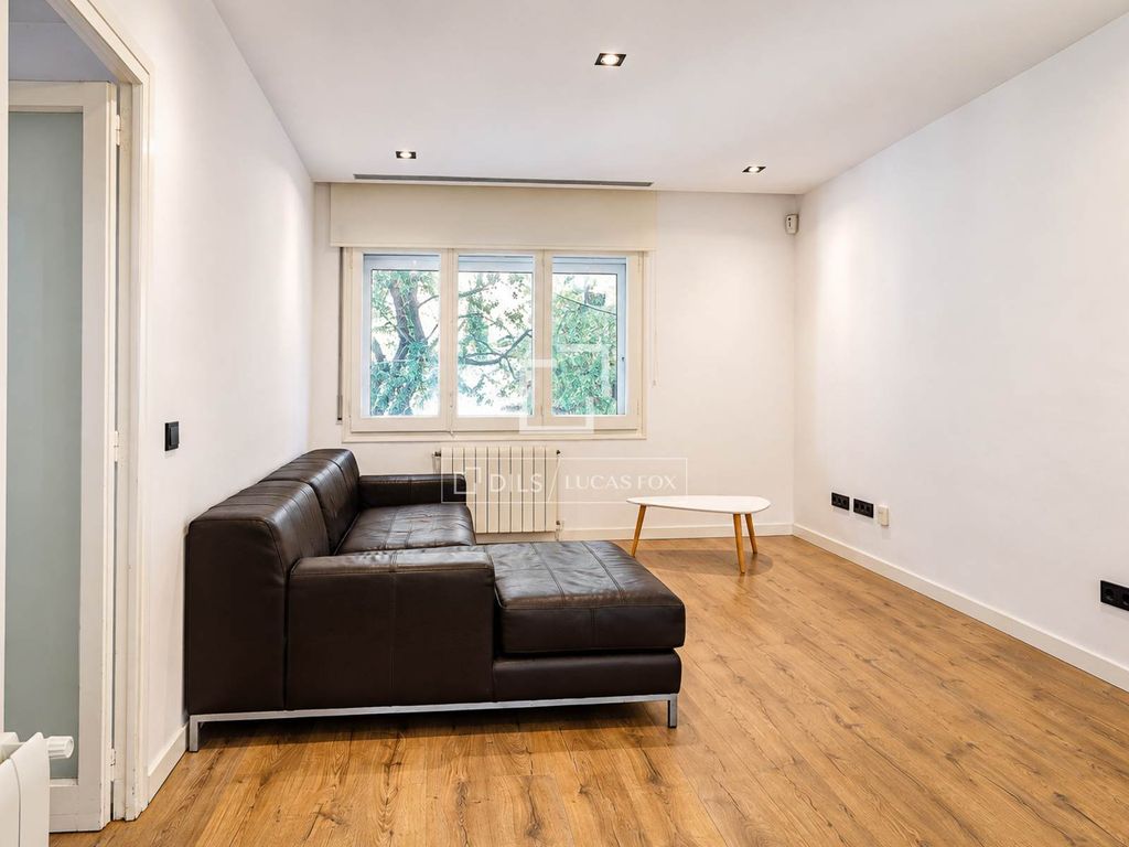 Luxury Apartment for sale in Barcelona, 673 000 €, Photo 2