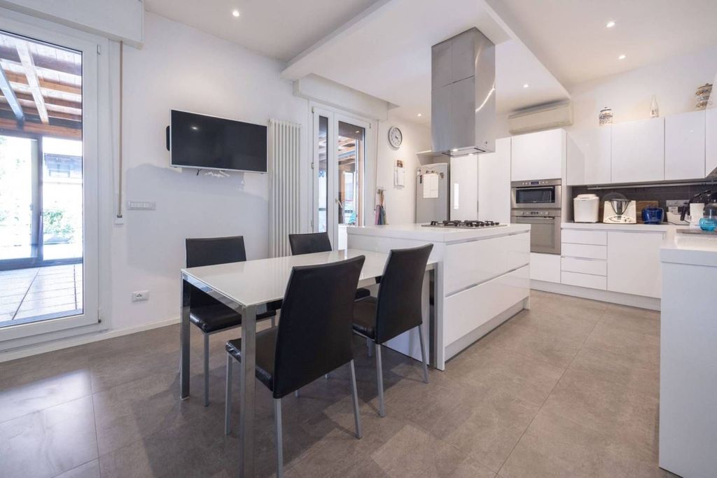 Luxury Apartment for sale in Bologna, 819 000 €, Photo 2