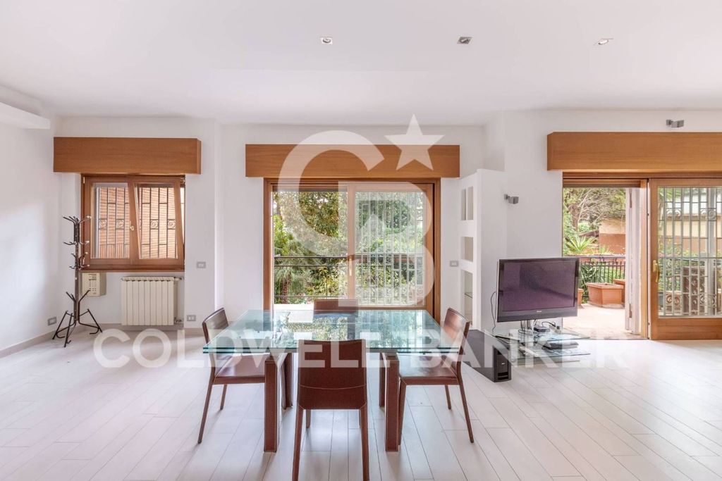 Luxury Apartment for sale in Rome, 550 000 €, Photo 2