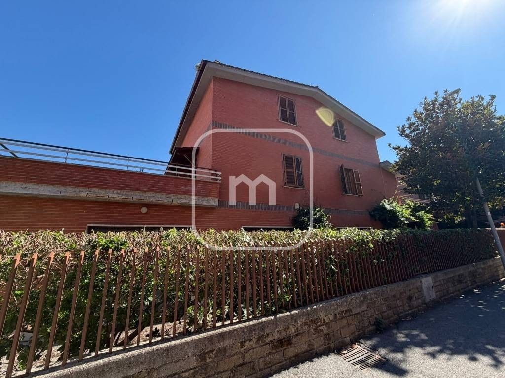 Maison de luxe à vendre à Rome, 649 000 €, Photo 3