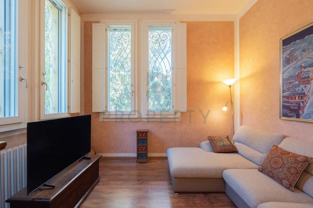 Luxury House for sale in Correggio, 1 050 000 €, Photo 4